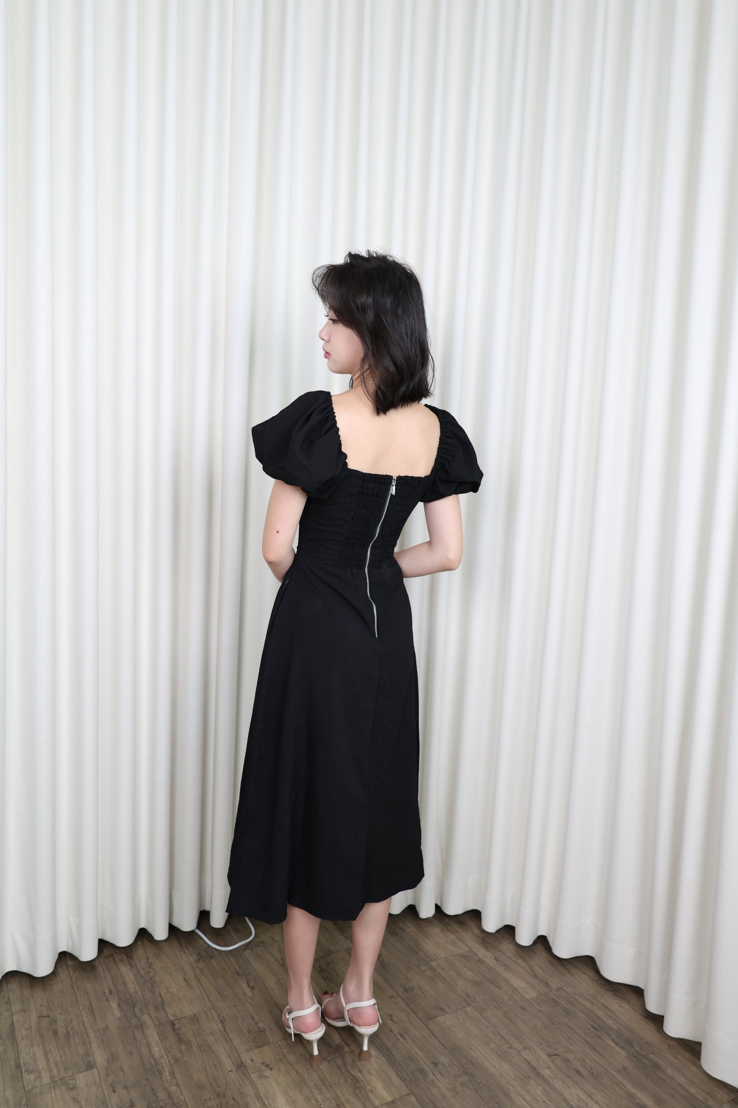 Elora Puffy Sleeve Midi Dress In Black