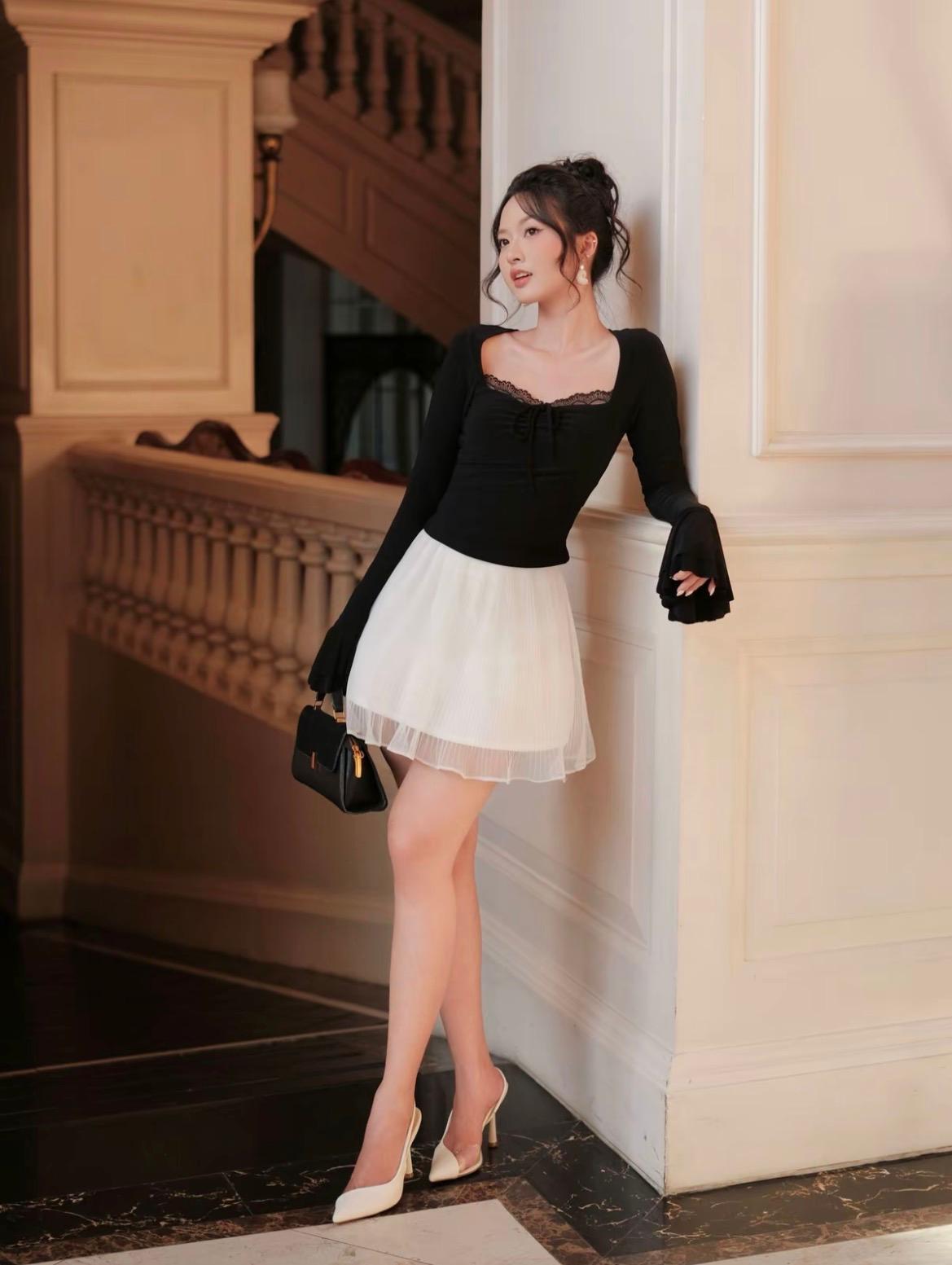 Mia long bell sleeves top - Black